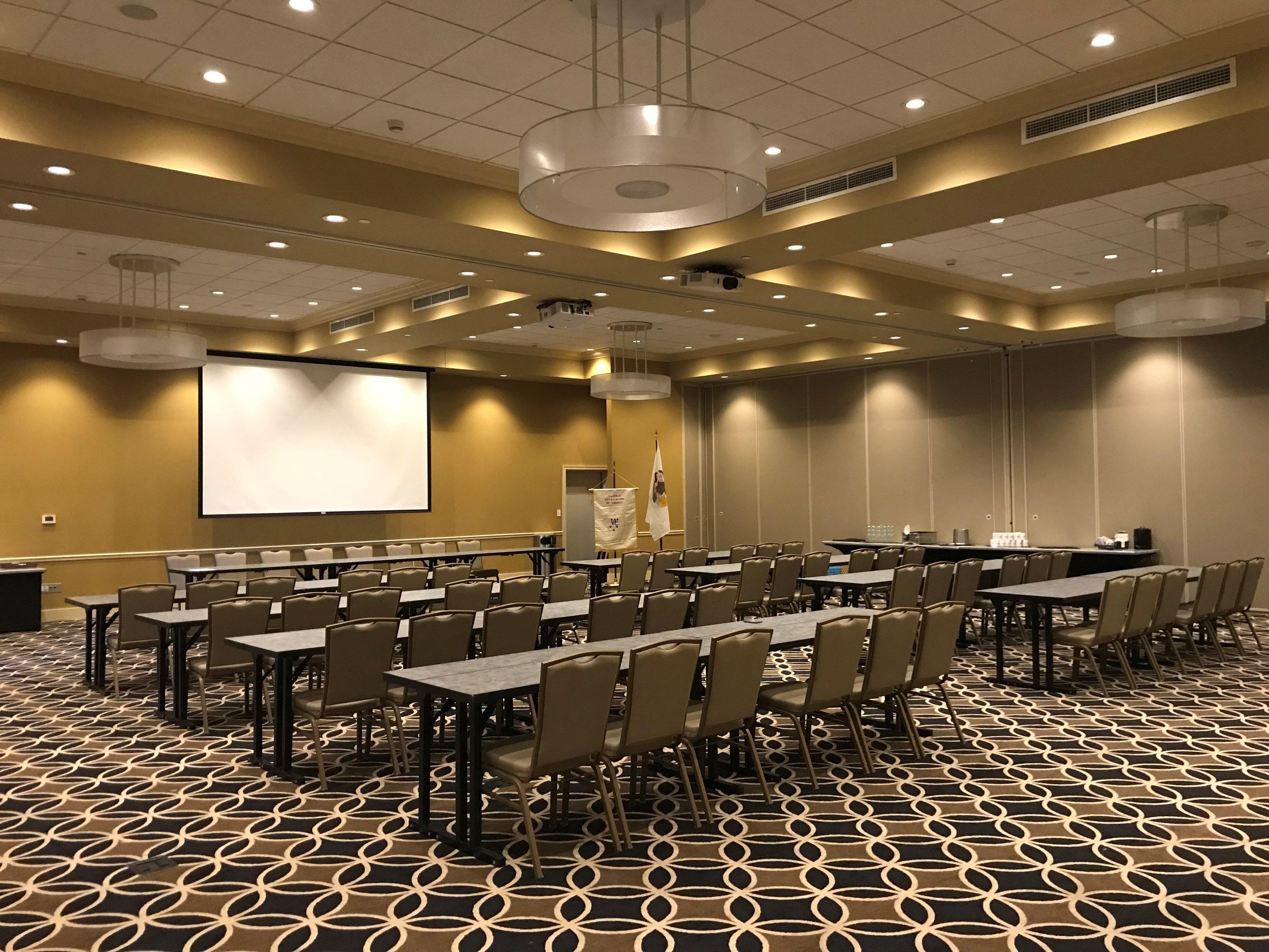 Holiday Inn And Suites East Peoria By Ihg Extérieur photo